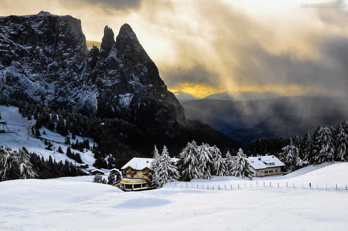 auf Landschaftsfotograf Köster - Südtirol Dolomiten Winter Seiser mit Alm der David Schlern, -