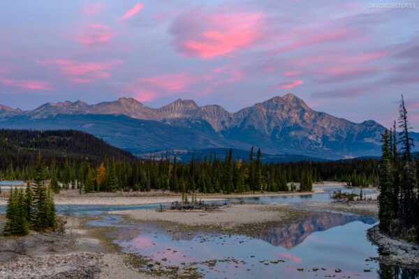 Kanada - Athabasca River mit Pyramide Mountain, Jasper NP